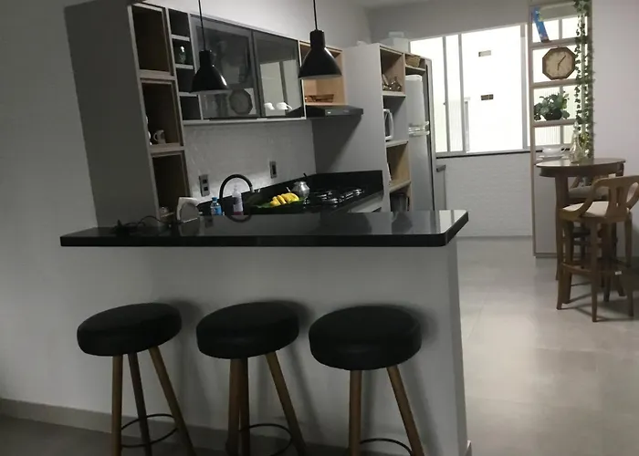 Na Quadra Da Praia Com Tres Quartos Em Balneario Camboriu Sc.