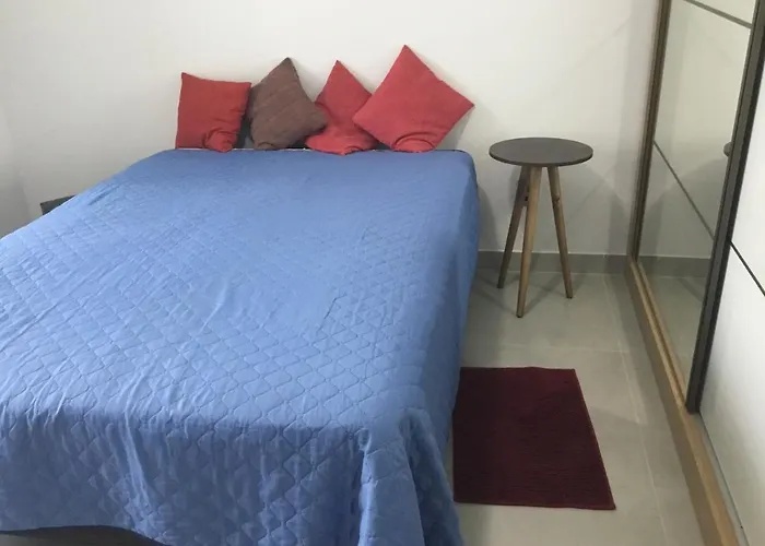Na Quadra Da Praia Com Tres Quartos Em Balneario Camboriu Sc.