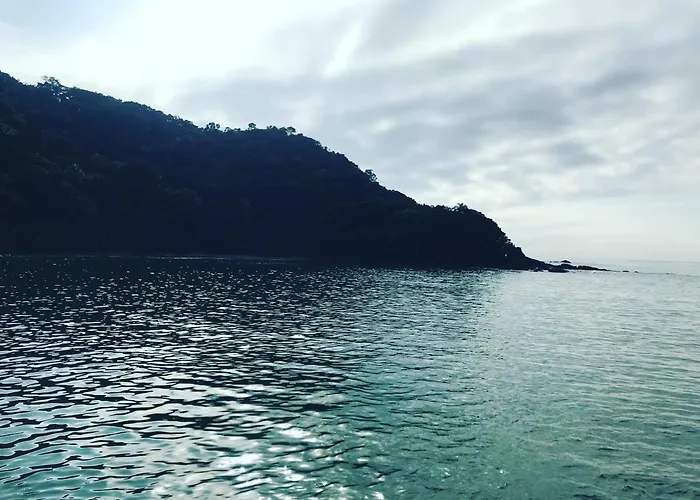 Na Quadra Da Praia Com Tres Quartos Em Balneario Camboriu Sc.