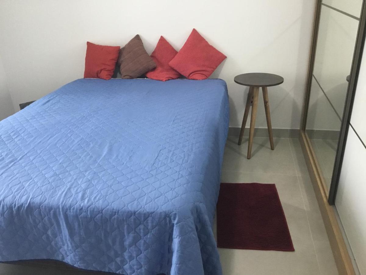 Na Quadra Da Com Tres Quartos Em Sc. Apartment